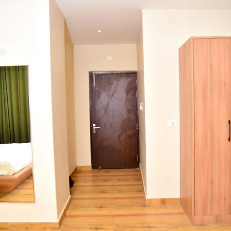 Hotel Olive Crown Lucknow Eksteriør bilde