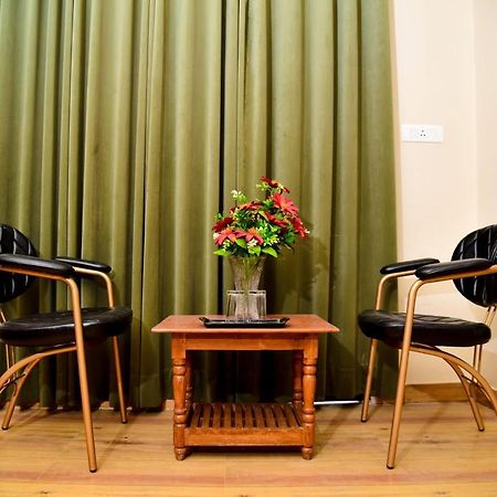 Hotel Olive Crown Lucknow Eksteriør bilde
