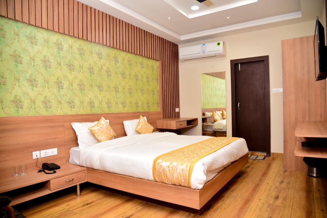 Hotel Olive Crown Lucknow Eksteriør bilde