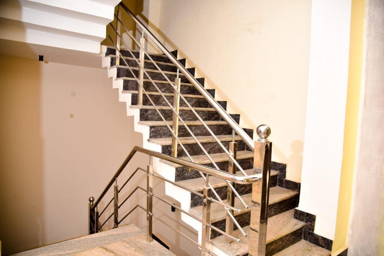Hotel Olive Crown Lucknow Eksteriør bilde