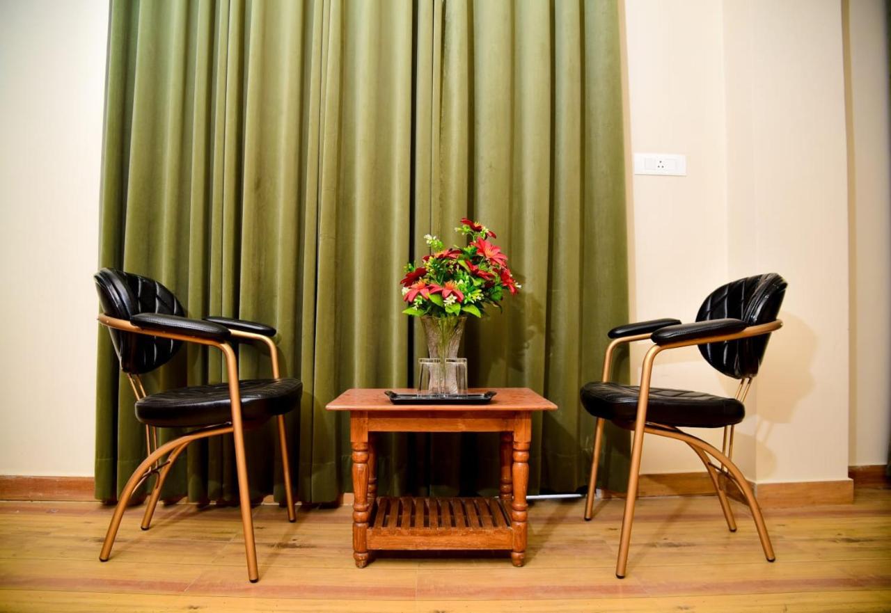 Hotel Olive Crown Lucknow Eksteriør bilde