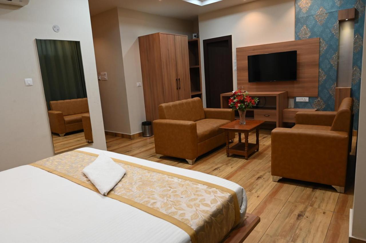 Hotel Olive Crown Lucknow Eksteriør bilde