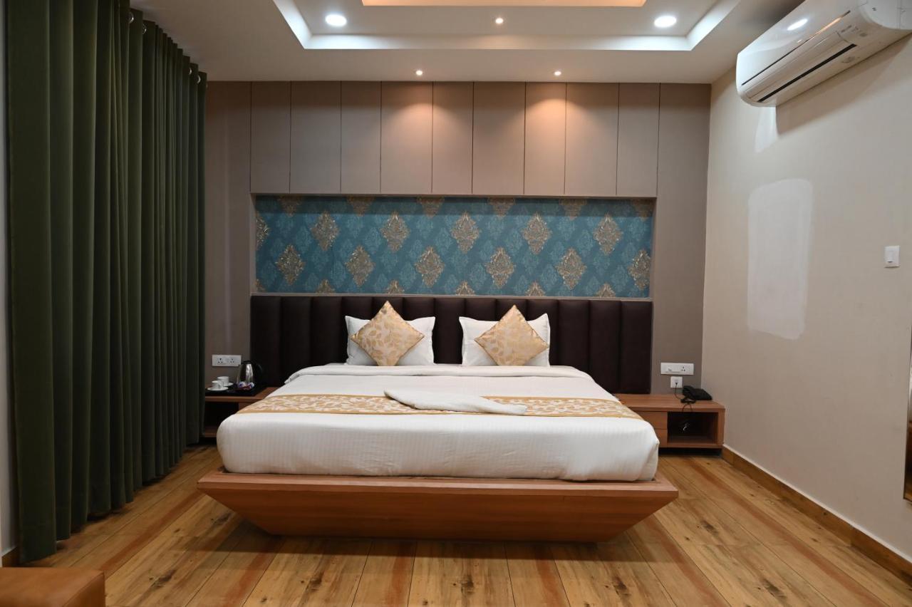 Hotel Olive Crown Lucknow Eksteriør bilde