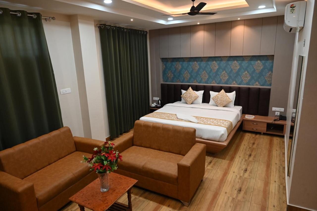Hotel Olive Crown Lucknow Eksteriør bilde